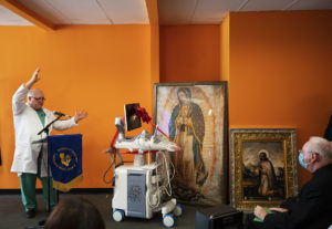 La máquina de ultrasonido fue donada por Caballeros de Colón. El programa del Caballero comenzó en 2009 con una donación inicial al Centro de Recursos para el Embarazo obria en Mission Viejo. (Víctor Alemán)
