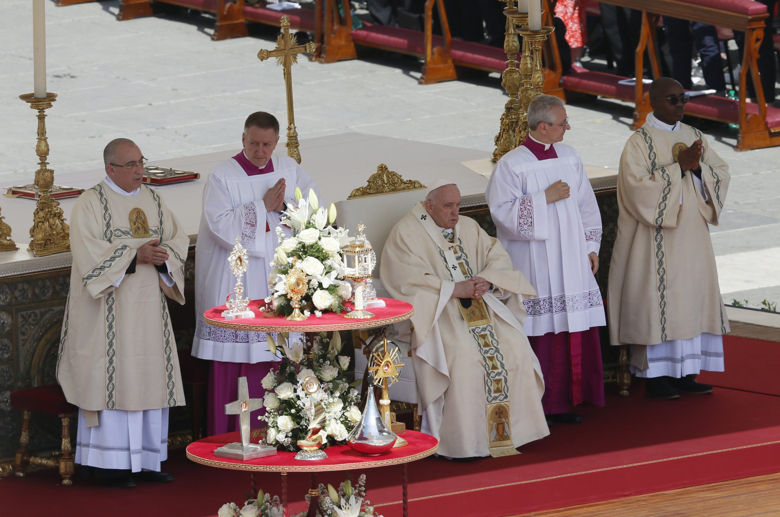 Papa declara 10 nuevos santos, entre ellos un sacerdote holandés asesinado  por los nazis | Angelus en Español