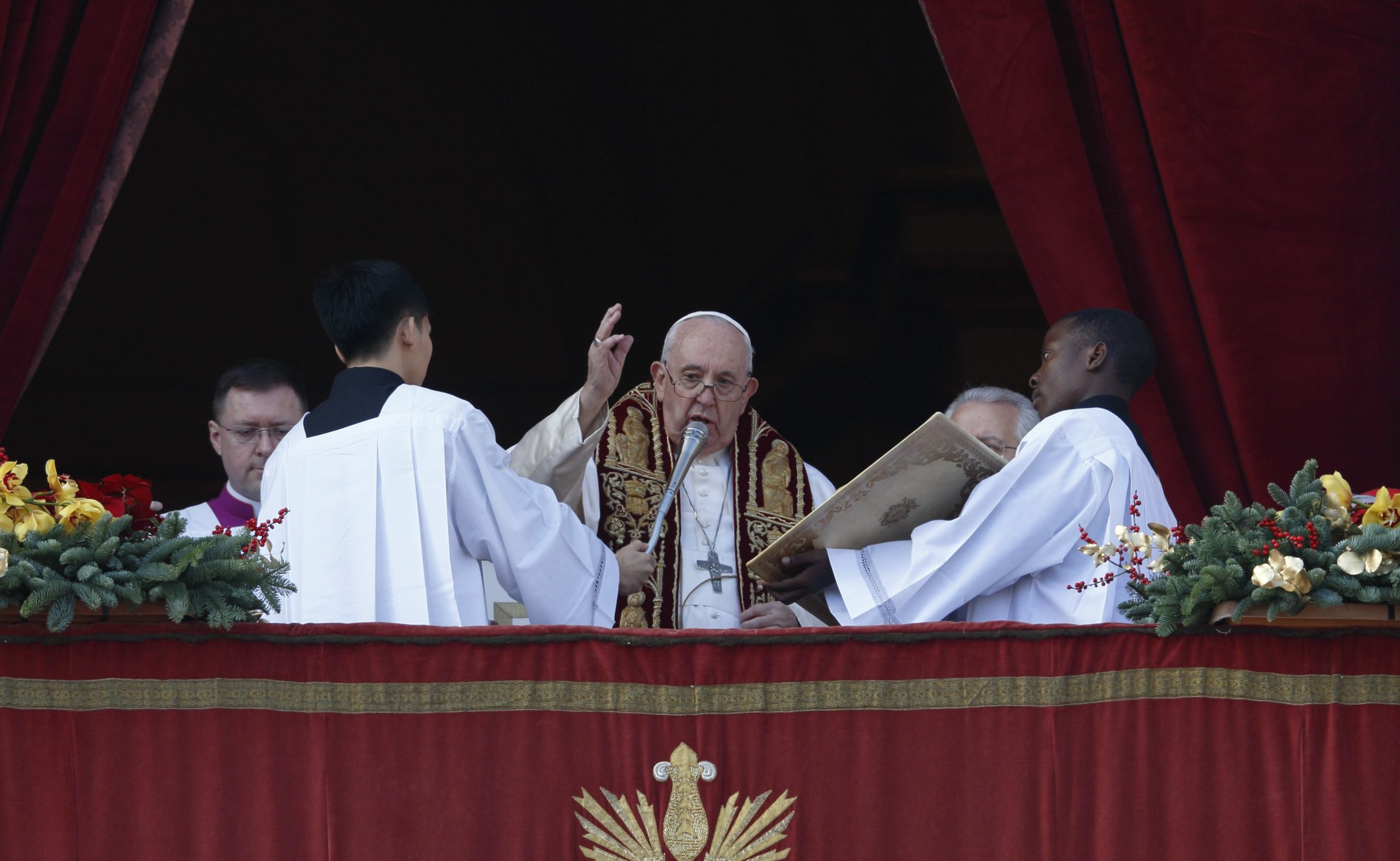 Ciudad del Vaticano  Papa Francisco bautizó a decenas de niños y