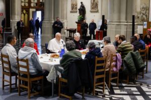 (SPANISH) POPE FRANCIS BRUSSELS BREAKFAST | Angelus en Español