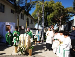 9-0N8A0210-BISHOP-OCONNELL-MEMORIAL-BLESSING-MASS-ST-FRANCES-X-CABRINI-292025-124-768x582 | Angelus en Español