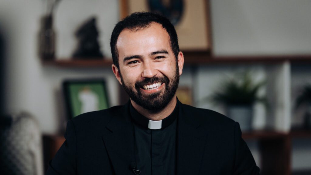 Christian Morquecho, nuevo sacerdote ordenado el 31 de mayo, durante una entrevista en video el 8 de abril. (Isabel Cacho)
