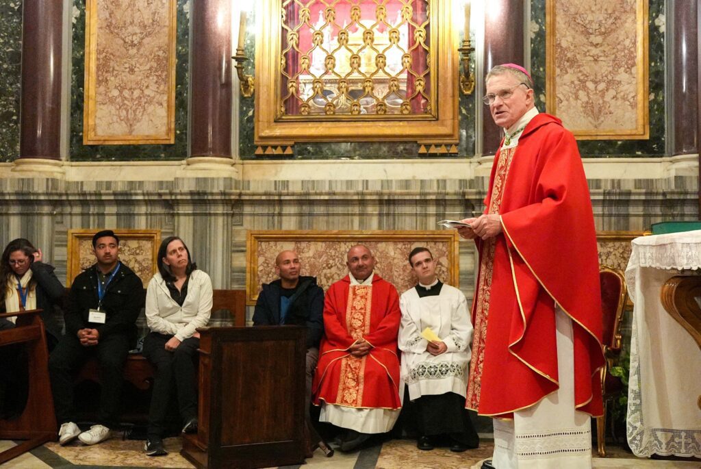 El arzobispo Timothy P. Broglio, de la Archidiócesis para los Servicios Militares de EE.UU. y presidente de la Conferencia Episcopal de EE.UU., pronuncia su homilía durante la Misa en la Basílica de Santa María la Mayor en Roma el 6 de febrero de 2025. En una carta dirigida a los senadores estadounidenses el 26 de junio de 2025, la USCCB reiteró su apoyo y oposición a varias disposiciones del proyecto de ley presupuestaria denominado One Big Beautiful Bill Act. (CNS photo/Lola Gomez)