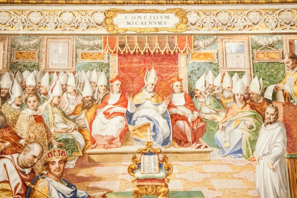 Un fresco en la Sala Sixtina de la Biblioteca Vaticana representa el Primer Concilio de Nicea. (CNS/Carol Glatz)
