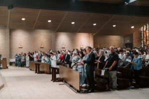 2025_WCovina_PL-39-copy | Angelus en Español Más de 700 personas llenaron la iglesia St. Louise de Marillac en Covina durante la Misa de bienvenida por el debut de la estatua en Estados Unidos. (Peter Lobato)