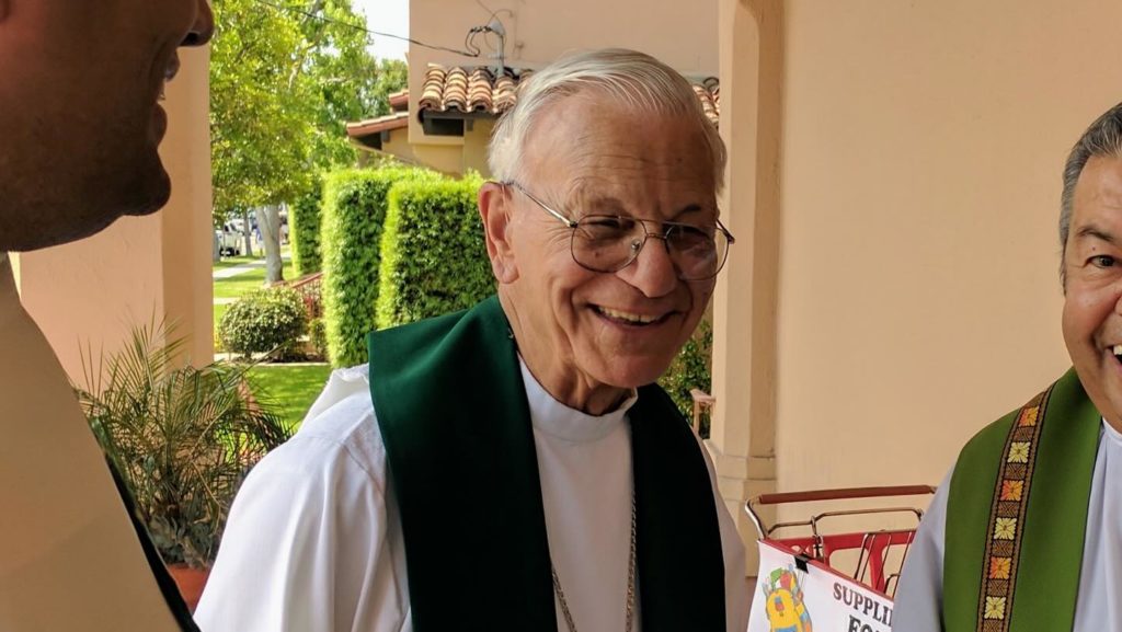 El obispo auxiliar emérito Joseph Sartoris. (Parroquia St. Margaret Mary)