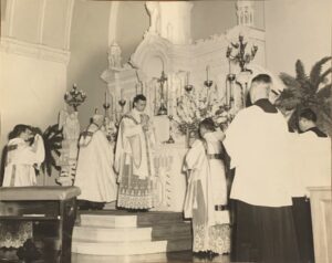 Sartoris_3-1536x1221 | Angelus en Español P. Sartoris Primera Misa de Acción de Gracias, Parroquia de la Sagrada Familia, Glendale, 1953. (Foto enviada)