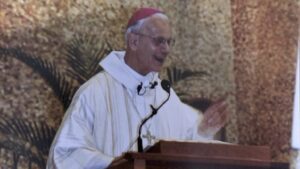 Sartoris_6-scaled-e1751899370567-1536x867 | Angelus en Español Obispo Joe celebrando su 50 aniversario de ordenación sacerdotal, St. Margaret Mary, 2003. (Foto enviada)