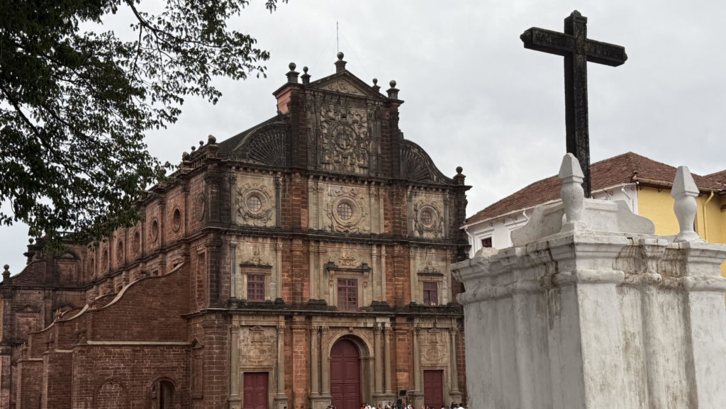 Construida a principios del siglo XVII, la Basílica del Buen Jesús en Goa, India, alberga los restos del jesuita San Francisco Javier. (Foto enviada)