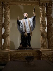 bom_jesus_no_2_xavier-scaled | Angelus en Español Una escultura de San Francisco Javier en la Basílica del Buen Jesús. (Foto enviada)