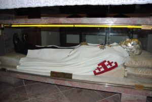 Blessed_Bartolo_Longo_at_Pompei | Angelus en Español Los restos del beato Bartolo Longo, dentro del Santuario de la Virgen del Rosario de Pompeya, en Italia. (Wikimedia Commons)