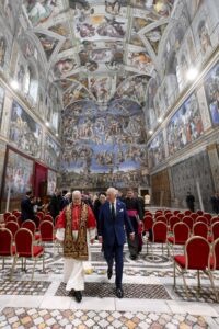 POPE LEO XIV WITH KING CHARLES | Angelus en Español El papa León XIV y el rey Carlos III de Gran Bretaña salen de la Capilla Sixtina en el Vaticano tras la oración del mediodía del 23 de octubre de 2025. (Foto CNS/Vatican Media)