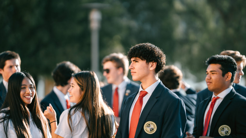 Estudiantes de secundaria católicos de la Arquidiócesis de Los Ángeles asisten al Desayuno de Oración Católica en la Catedral de Nuestra Señora de los Ángeles el 16 de septiembre. (Peter Lobato)