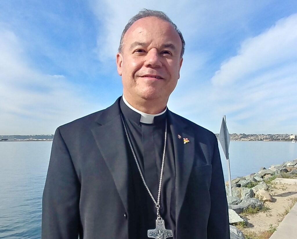 El Papa León XIV anunció el 17 de diciembre de 2025 que había nombrado al obispo Ramón Bejarano, actualmente obispo auxiliar de San Diego y obispo titular de Carpi, como obispo de Monterey, California. El obispo Bejarano aparece en una foto del 27 de febrero de 2020. (Foto de OSV News/cortesía de la Diócesis de San Diego)