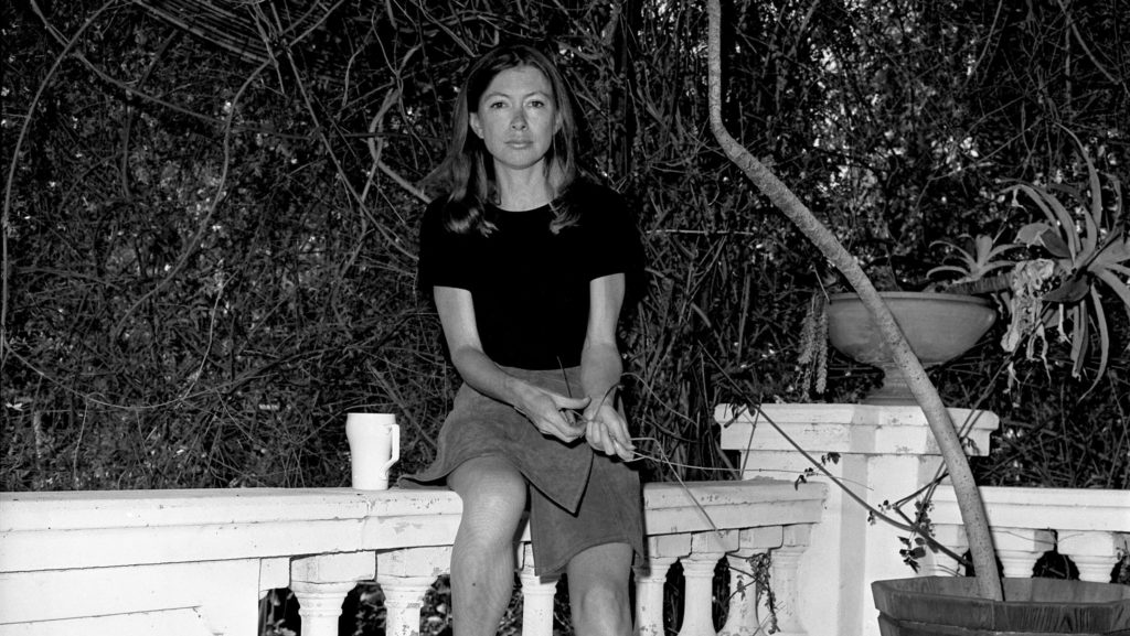 La autora Joan Didion en Los Ángeles el 2 de agosto de 1970. (Wikimedia Commons/Kathleen Ballard, Los Angeles Times)