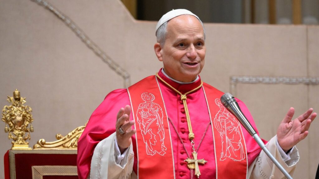 El Papa León XIV se reúne con los miembros del cuerpo diplomático acreditado ante el Vaticano en el Palacio Apostólico, en el Vaticano, el 9 de enero de 2026. (CNS foto/Vatican Media)
