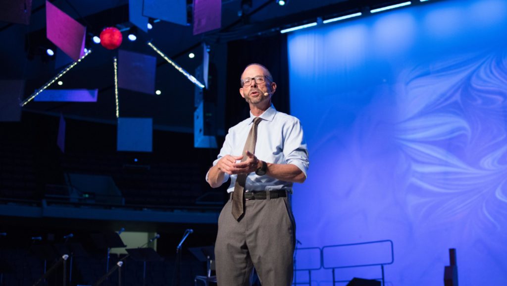 John L. Allen Jr. habla durante el Congreso de Educación Religiosa de 2020 en Anaheim. (JohnMichael Filippone)