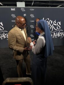 image0_1-768x1024 | Angelus en Español La hermana Nancy Usselmann, FSP, entrevista a Omar Epps en el estreno de “Moses the Black”. (Hijas de San Pablo)