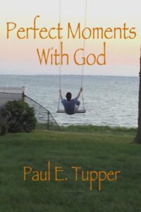 Version 100 | Angelus en Español Portada del libro “Perfect Moments With God”. (Amazon)