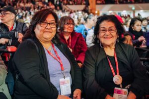 REC26-00037-Virginia-Medellin-right-1536x1024 | Angelus en Español Virginia Medellin, a la derecha, feligresa de Mary Immaculate en Pacoima, asiste a la ceremonia de apertura del Congreso de Educación Religiosa de la Arquidiócesis de Los Ángeles el 20 de febrero. Medellin dijo que comenzó a asistir al RECongress en 1964. (Isabel Cacho)