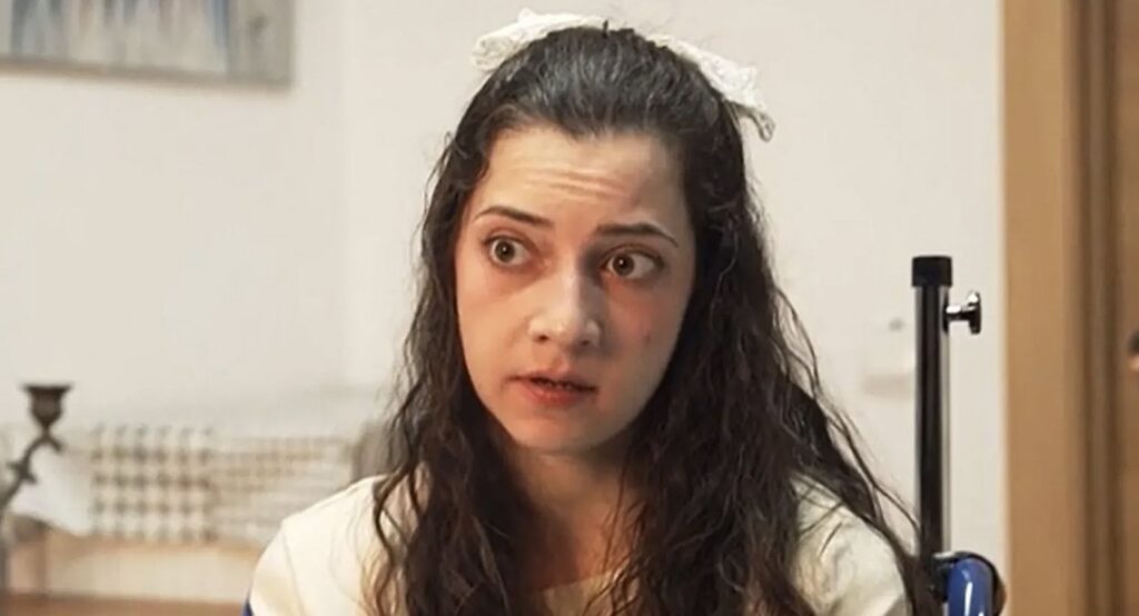 Noelia Castillo, una mujer española de 25 años a la que el Gobierno catalán concedió en 2024 permiso para poner fin a su vida mediante la eutanasia, falleció el 27 de marzo de 2026 en un centro de Barcelona, donde se le administraron los medicamentos para poner fin a su vida. (Captura de pantalla de OSV News/Atresmedia Televisión)