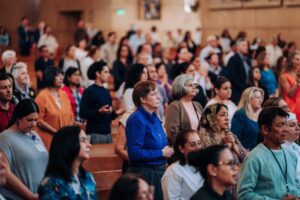 ABGAnniversaryMass-41-768x512 | Angelus en Español Personal del Centro Católico Arquidiocesano estuvo entre los cientos de asistentes a la Misa del 26 de marzo de 2026. (Isabel Cacho)