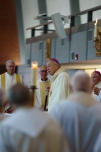 BClark_plobato-9-copy-200x300 | Angelus en Español El obispo Clark estuvo acompañado por más de dos docenas de sacerdotes en su Misa de Jubileo de Plata el 28 de marzo. (Peter Lobato)