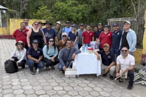 Guatemala_2-copy-1536x1023 | Angelus en Español Foto grupal de miembros de tres capítulos de Catholic Relief Services —Young Adult Ministry-LA Solidarity Community, Cara Noble y Tahoma— junto con personal de CRS en Estados Unidos, CRS Guatemala y Caritas en Chiquimula, Guatemala. (Heidi Villaluz)