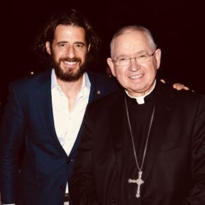 El arzobispo Gómez con el actor de “The Chosen” Jonathan Roumie en un evento de la serie ejecutiva de la Catholic Association of Latino Leaders (CALL) en 2022. (Catholic Association of Latino Leaders)