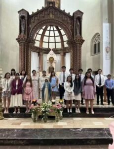 Students at Immaculate Conception School in Los Angeles pose around a crowned statue of the Virgin Mary during a May crowning ceremony. (Immaculate Conception School)