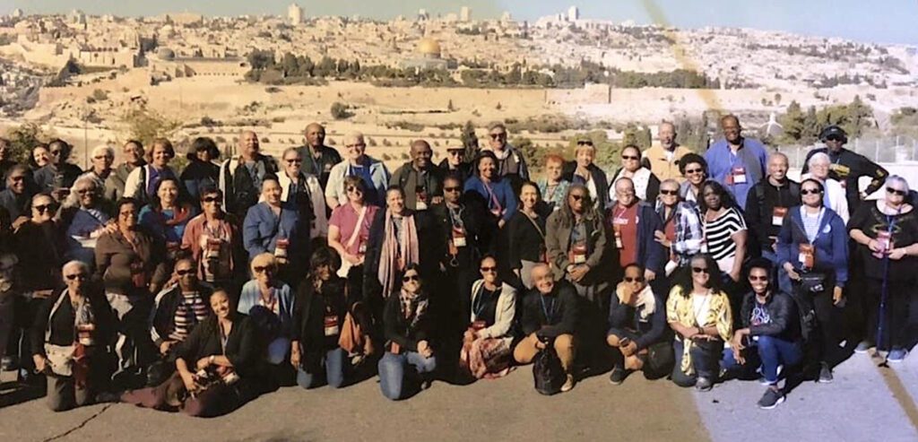 Peregrinos católicos afroamericanos de Los Ángeles en Jerusalén durante un viaje a Tierra Santa e Italia en 2018, organizado por Anderson F. Shaw y su esposa Audrey Shaw. (Audrey Shaw)