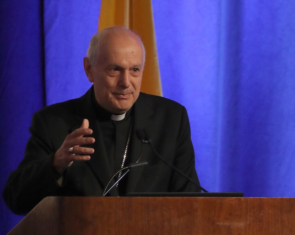 El arzobispo Gabriele G. Caccia, nuevo nuncio apostólico del Vaticano en Estados Unidos, interviene el 10 de junio de 2026 durante la reunión anual de primavera de la Conferencia de Obispos Católicos de Estados Unidos en Orlando, Florida. (Foto OSV News/Bob Roller)