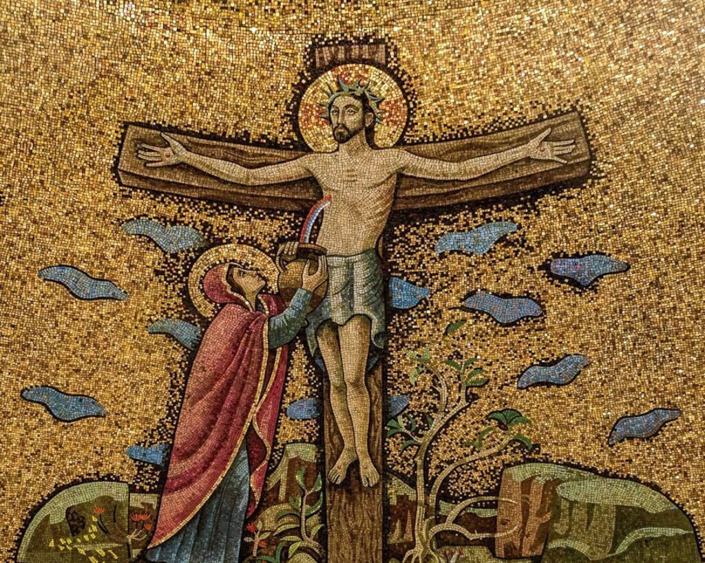 Detalle del mosaico de la Crucifixión en la cúpula de la Capilla del Santísimo Sacramento de la Basílica del Santuario Nacional de la Inmaculada Concepción, en Washington, D.C. En él se representa la sangre y el agua que brotan del costado de Jesús. (Basílica del Santuario Nacional de la Inmaculada Concepción)