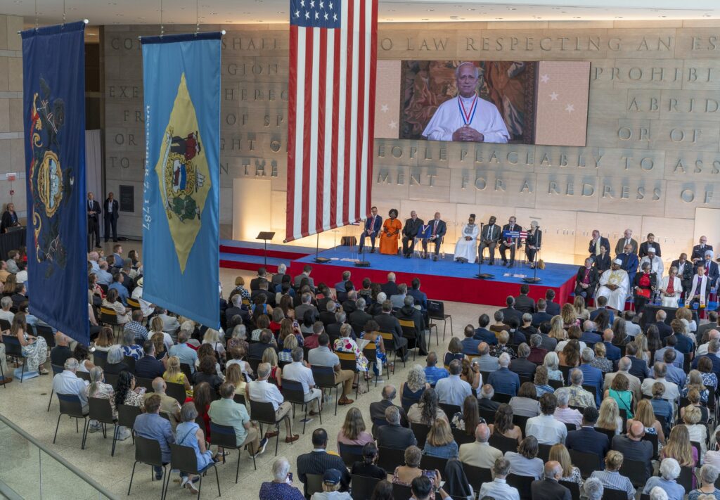 POPE LEO LIBERTY MEDAL 2026 | Angelus en Español Attendees listen to Pope Leo XIV during the National Constitution Center's Liberty Medal award ceremony honoring the pope July 3, 2026, in Old City Philadelphia, for his efforts to uphold religious freedom. (OSV News photo/Jason E. Miczek, courtesy of the National Constitution Center)