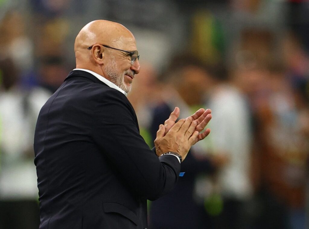 SPAIN SOCCER COACH LUIS DE LA FUENTE CELEBRATES VICTORY | Angelus en Español El entrenador de España, Luis de la Fuente, celebra la victoria de su equipo en la semifinal de la Copa Mundial de la FIFA 2026 frente a Francia. La selección española logró su sexta valla invicta en siete partidos del torneo al imponerse por 2-0 a una de las selecciones más goleadoras en la historia de los Mundiales. España enfrentará a Argentina en la final el 19 de julio. (Foto OSV News/Hannah McKay, Reuters)