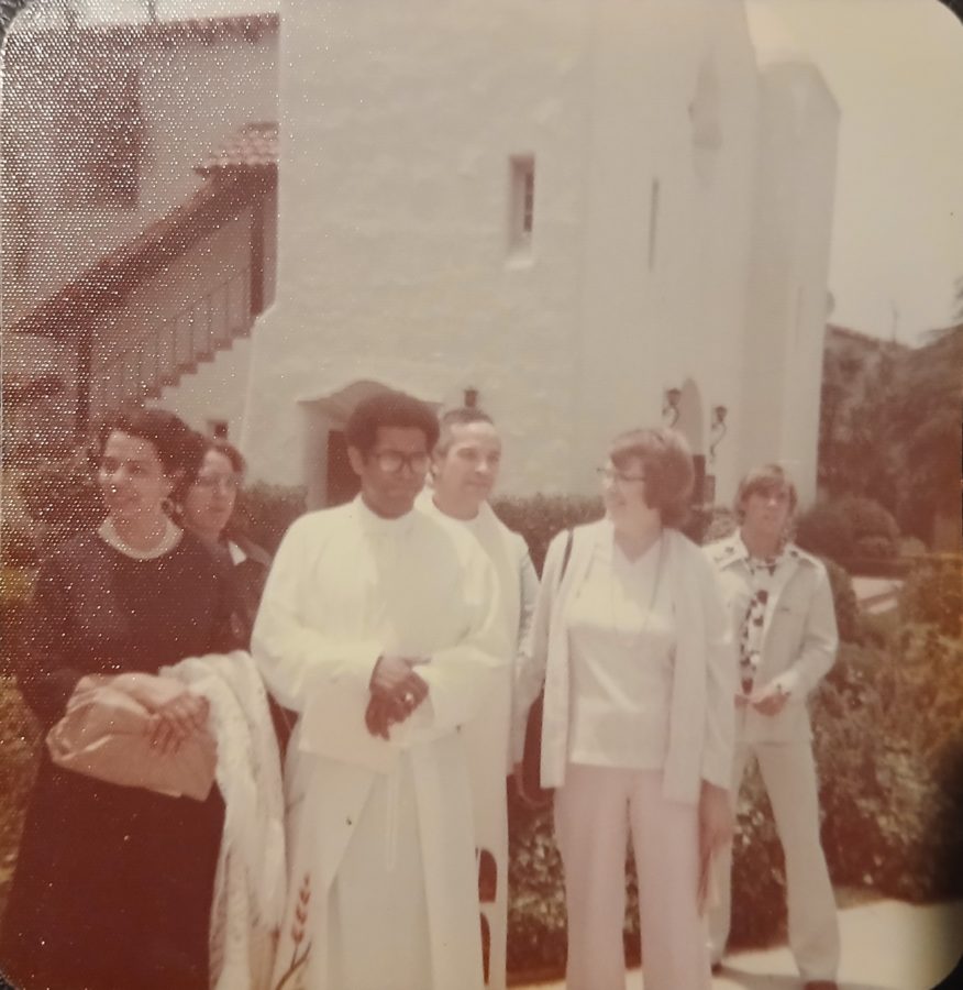 Hosea Alexander junto a su esposa, Genevieve, el día de su ordenación como diácono en 1975. (Familia Alexander)