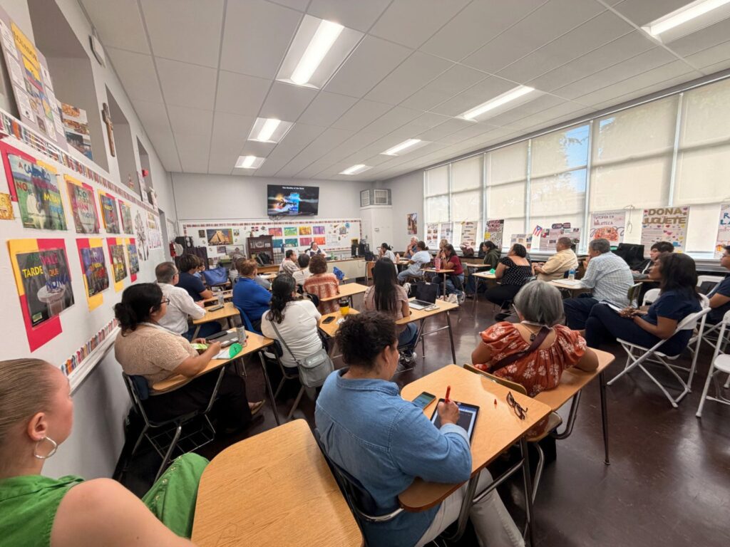 Participantes asisten a una de las más de 100 sesiones de la Conferencia C3, que este año se realizó en Cantwell-Sacred Heart of Mary High School, en Montebello. (Adrianne Lerma-Corcoran)