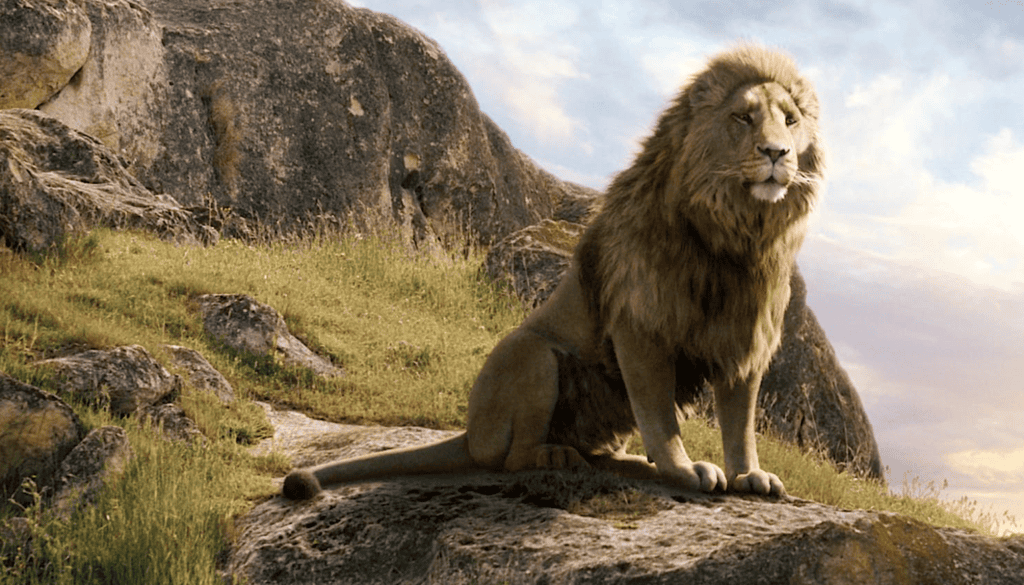Aslan, con la voz de Liam Neeson, en la adaptación cinematográfica de 2005 de Las crónicas de Narnia: El león, la bruja y el armario. (IMDb)