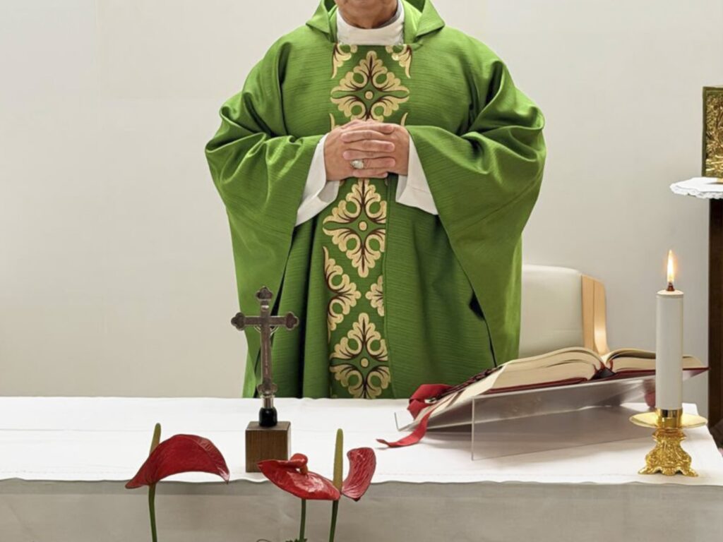20261016T0545-POPE-LEO-CANCER-MASS-HOSPTAL-1828441 | Angelus en Español El Papa León XIV celebró Misa por primera vez este viernes 16 de octubre de 2026 desde que fue ingresado para ser operado de un tumor en el pulmón derecho, el 13 de octubre. Crédito: Vatican Media.